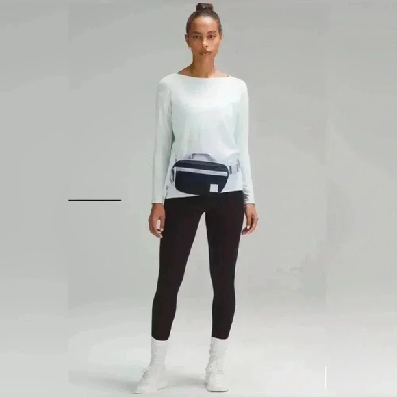 🍋 NWT Lululemon All Day Essentials Belt Bag 2.5L in True Navy/Blue Linen - Picture 2 of 5